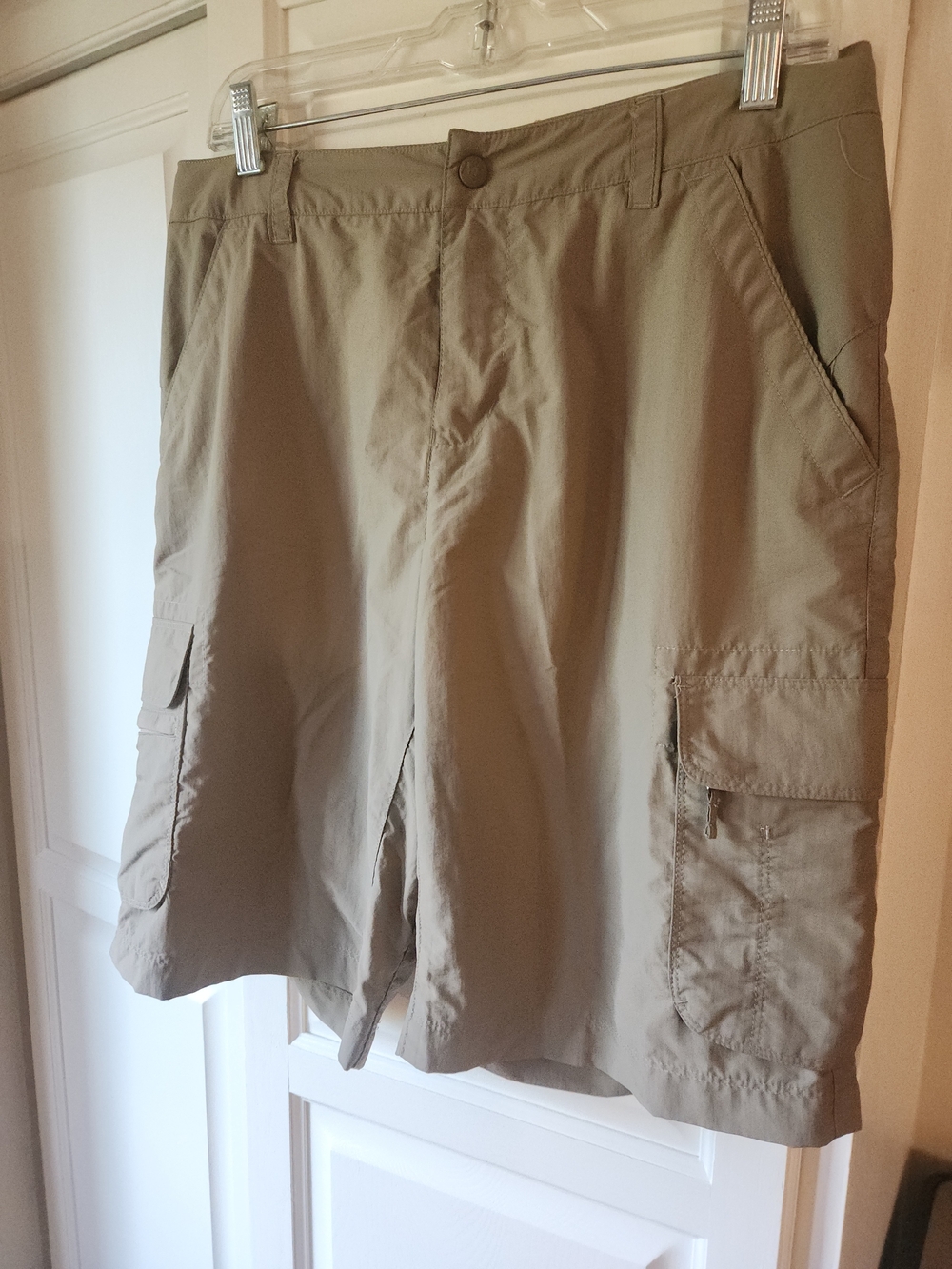 Women's REI Khaki Hiking/Outdoor Cargo Shorts–Utility Pocket Performance Shorts